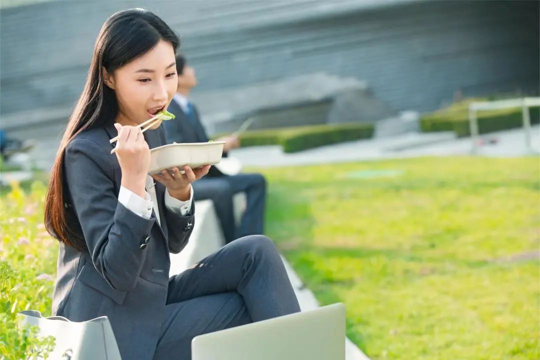 为什么上班族会患上外阴白斑呢？