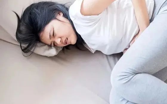 外阴白斑会不会自己消失?