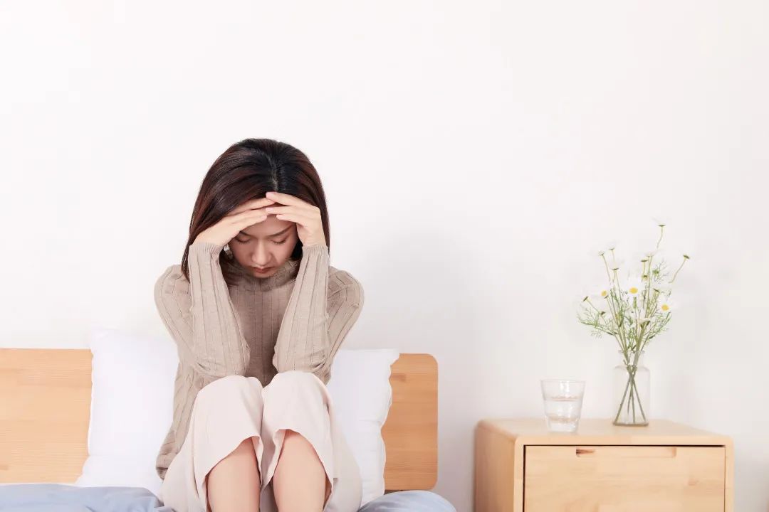 外阴白斑患者喝酒后会造成哪些危害？