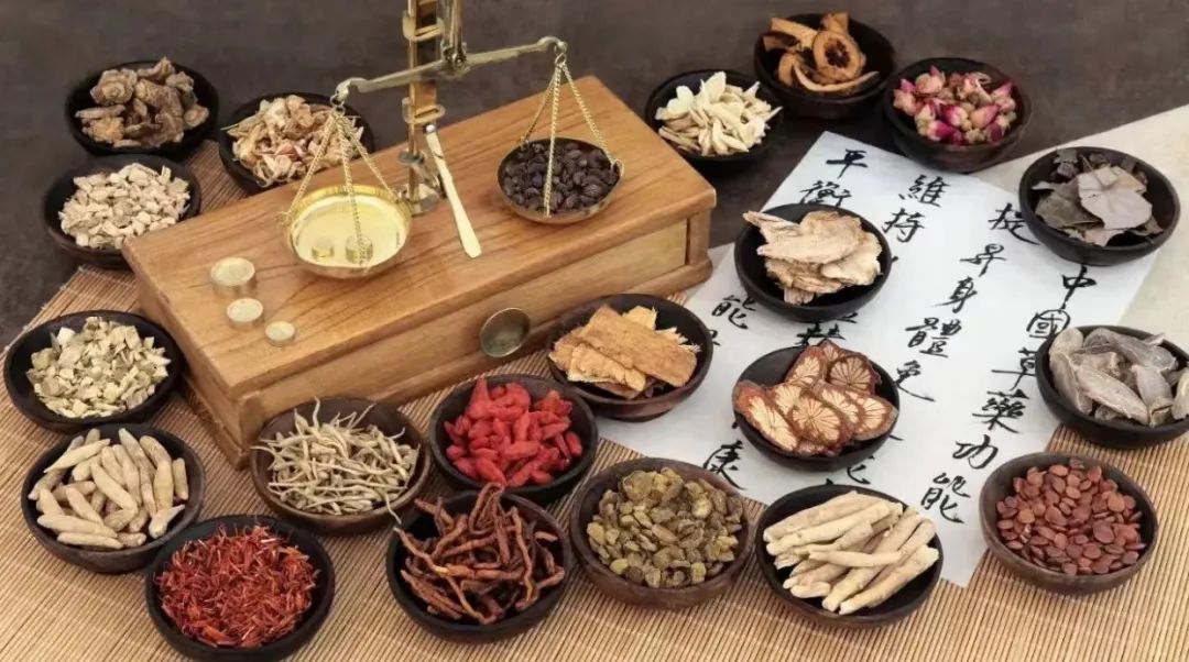 内分泌失调引起的外阴白斑应该如何调理? 内分泌失调引起的外阴白斑应该如何调理?