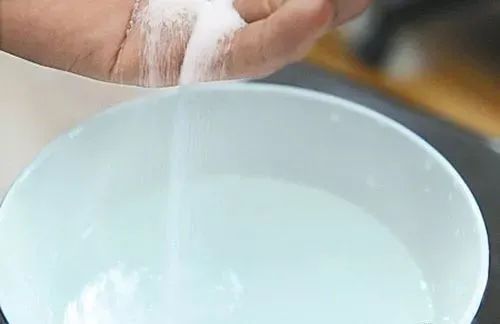 外阴瘙痒可以用盐水洗吗 外阴瘙痒可以用盐水洗吗